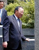 Ex-premier pays respects at epitaph of S. Korean activist